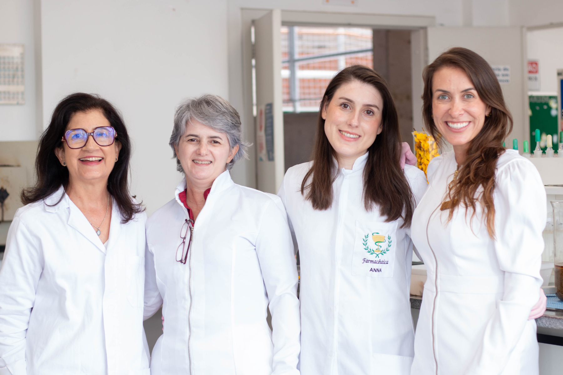 As cientistas da Emulsicare — equipe de pesquisadoras brasileiras que desenvolveu o Emulsicalm